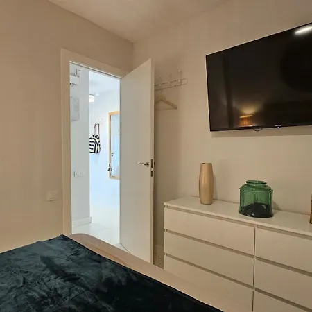 Esmeralda 111b Apartment